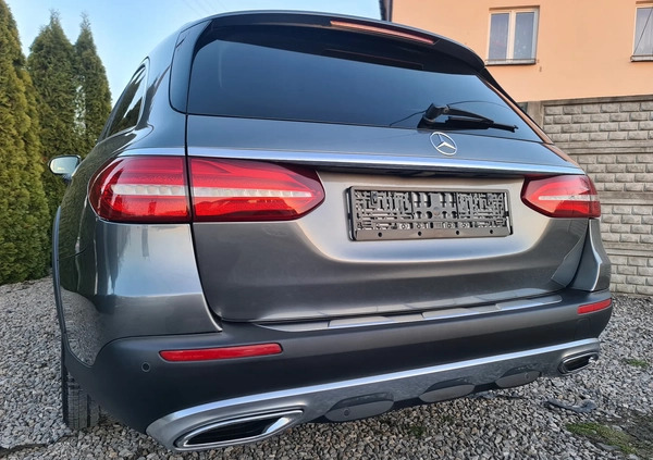 Mercedes-Benz Klasa E cena 138000 przebieg: 150000, rok produkcji 2018 z Pabianice małe 781